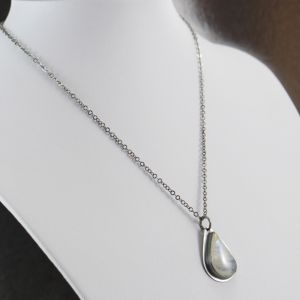 kamień księżycowy, srebro, oksydowane, wisior,  łańcuszek,  srebrna biżuteria chileart, biżuteria autorska, biżuteria z kamieniem księżycowym